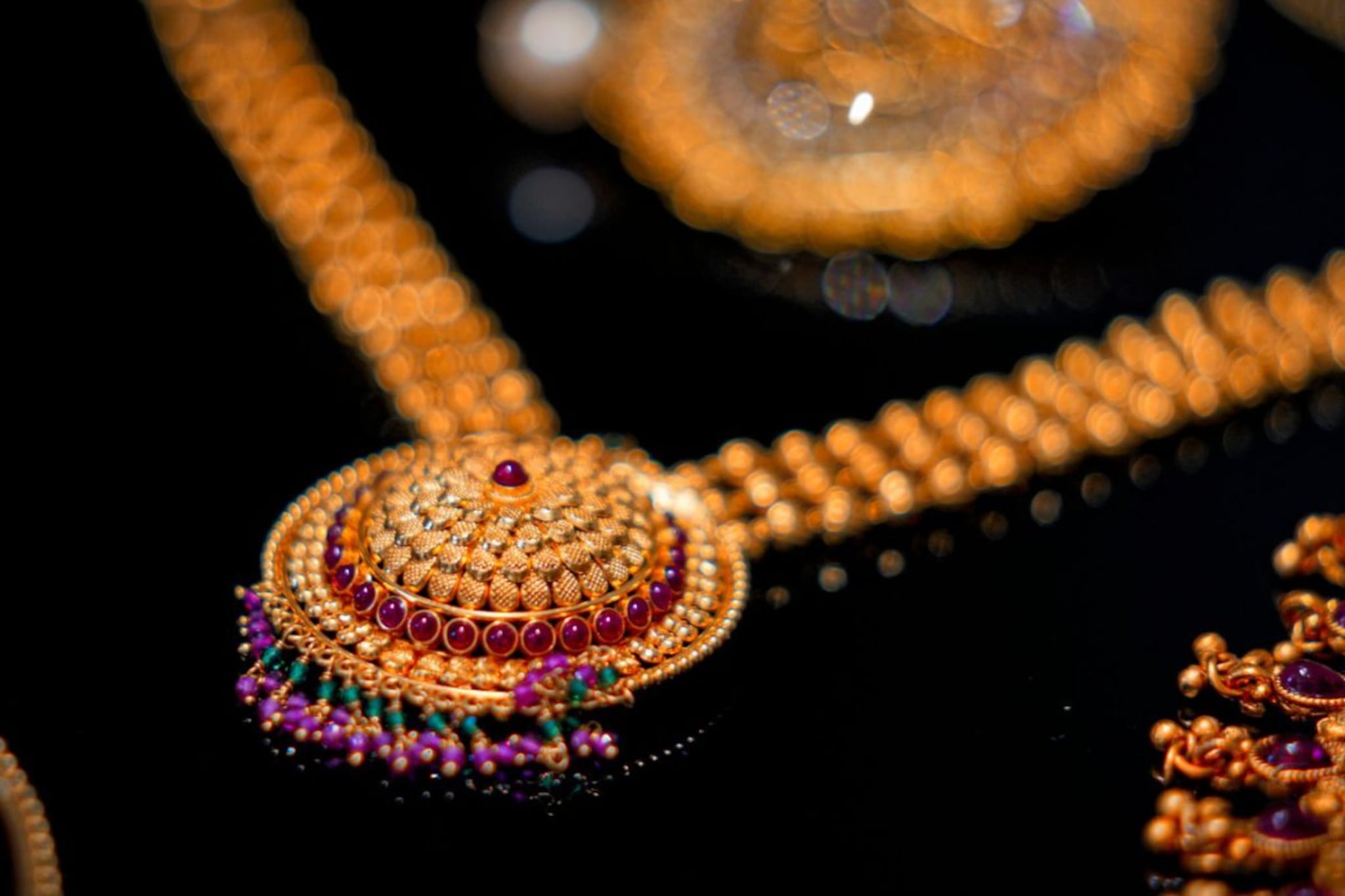 नवीन वर्षात सोनं-चांदीचा भाव कोसळणार? एक्स्पर्ट्सचा दावा, किंमती थेट अर्ध्यावर