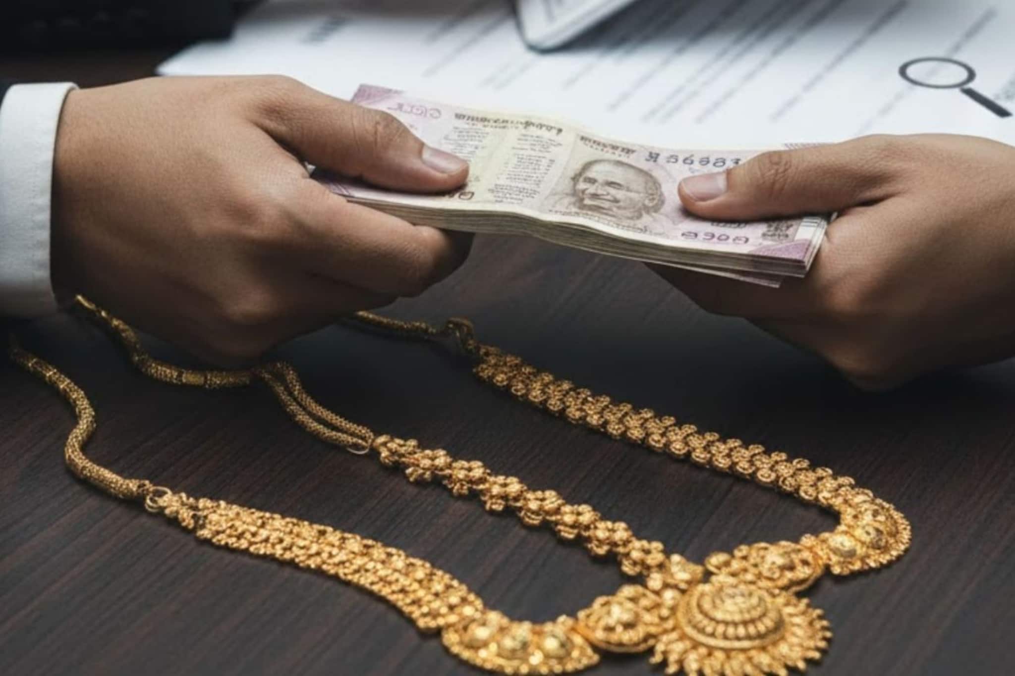 Gold Loan घेताना बँका 'या' गोष्टी कधीच सांगत नाही, पण तुम्हाला माहित असणं गरजेचं