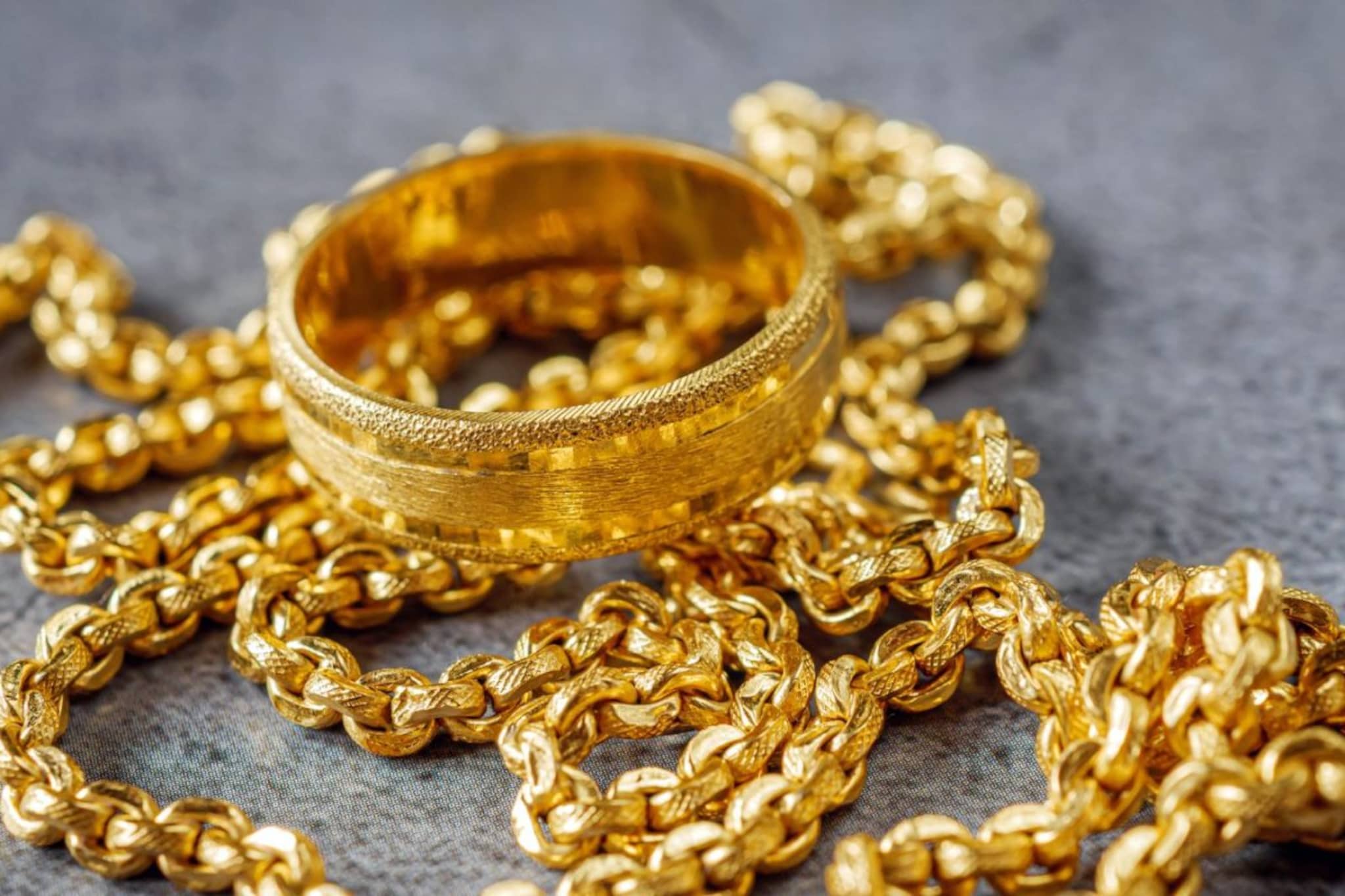 सोनं मोडायचं नाही राखायचं! 2026 मध्ये सोन्याचे दर थेट.., एक्स्पर्टने दिले संकेत