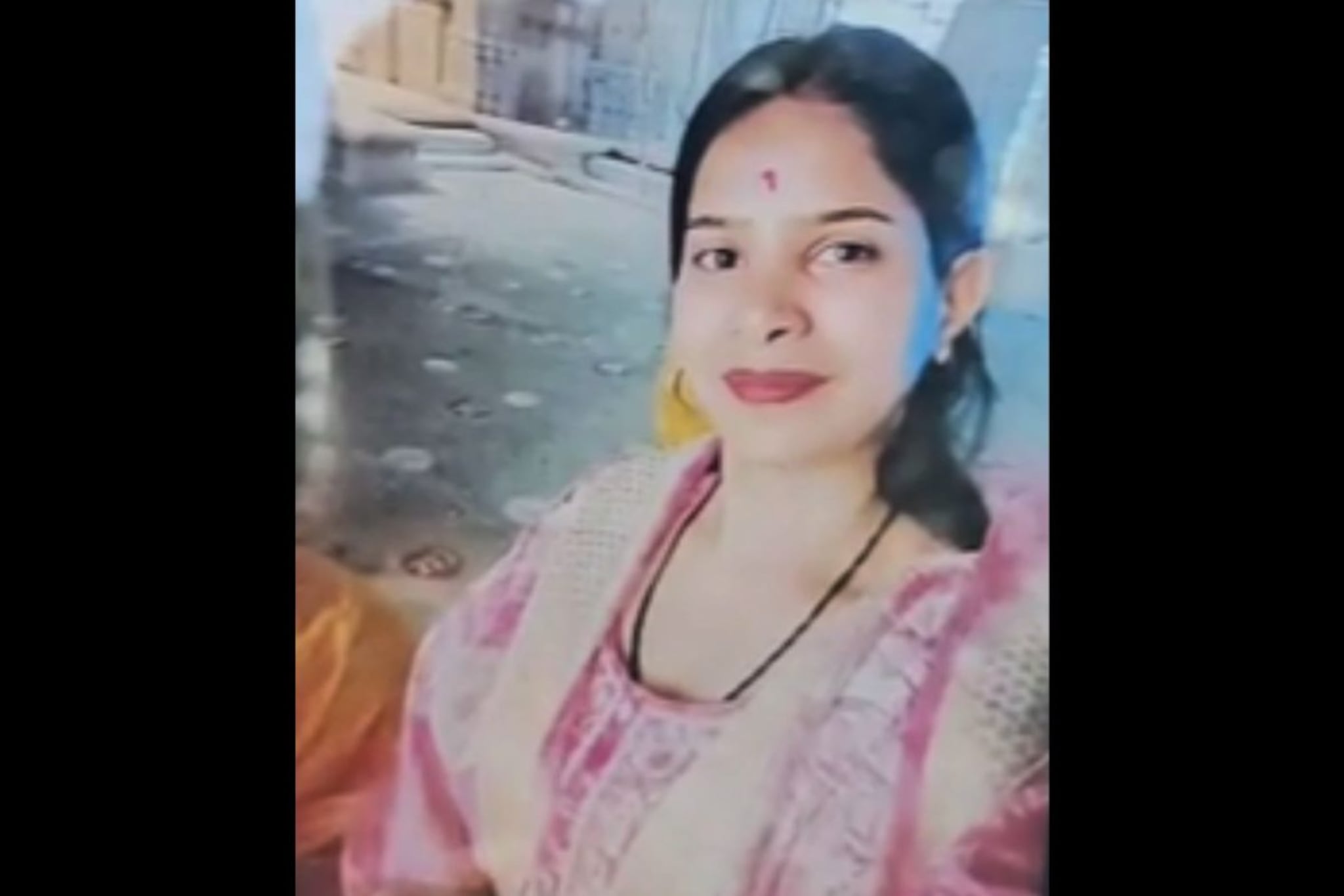 'तुझ्या बहिणीला हार्टॲटक आलाय, घरी ये', सासरी गेल्यावर भाऊ हादरला, सरिताचा चेहरा 'तुझ्या बहिणीला हार्टॲटक आलाय, घरी ये', सासरी गेल्यावर भाऊ हादरला, सरिताचा चेहरा