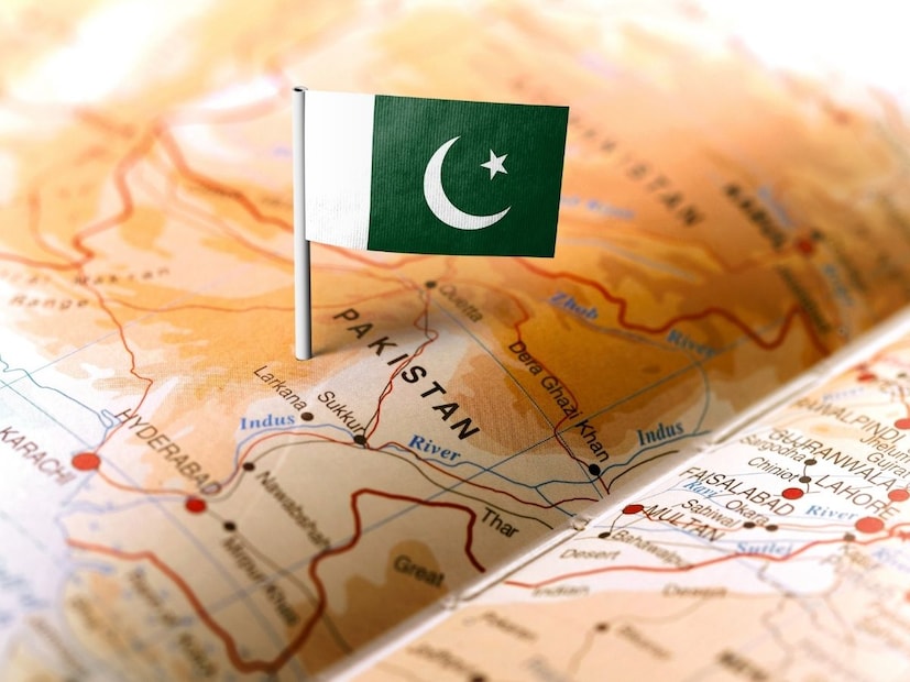 आश्चर्याची गोष्ट म्हणजे, टॉप सर्चमध्ये iPhone 17 चा समावेश आहे. महागड्या वस्तू असूनही लोक भविष्यातील टेक्नॉलॉजीबद्दल माहिती घेत आहेत, याचा अर्थ त्यांना स्वतःला 'अप-टू-डेट' ठेवायचे आहे.