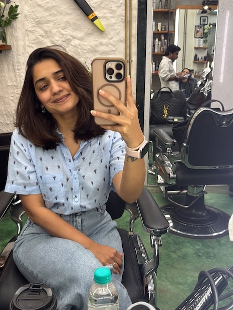  "पण आता मला ते कळतंय की शूटिंगनंतर उशिरा घरी गेल्यानंतर मीच दार उघडून जाते. तेव्हा मी आईवर चिडायचे की मी घरीच येणार आहे. अशा खूप गोष्टी आहे ज्यासाठी मी कधीच तिचे आभार मानले नाहीत म्हणून मी ही फिल्म केली."