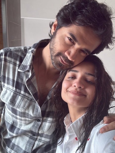  "ज्या दिवशी मला हे करावंसं वाटेल ना त्या दिवशी मी आई होईन. कारण हा सेल्फनेस फक्त आईकडेच असतो. स्वत:च्या आवडीची गोष्ट मुलाला द्यावी हा नि:स्वार्थीपणा फक्त आईमध्येच असतो. हे मी कधीच करू शकत नाही."