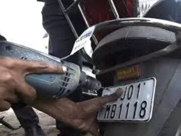 HSRP नंबर प्लेटमध्येही होतोय Fraud; तुमची नंबर प्लेट खरी की खोटी? अशी करा ओळख