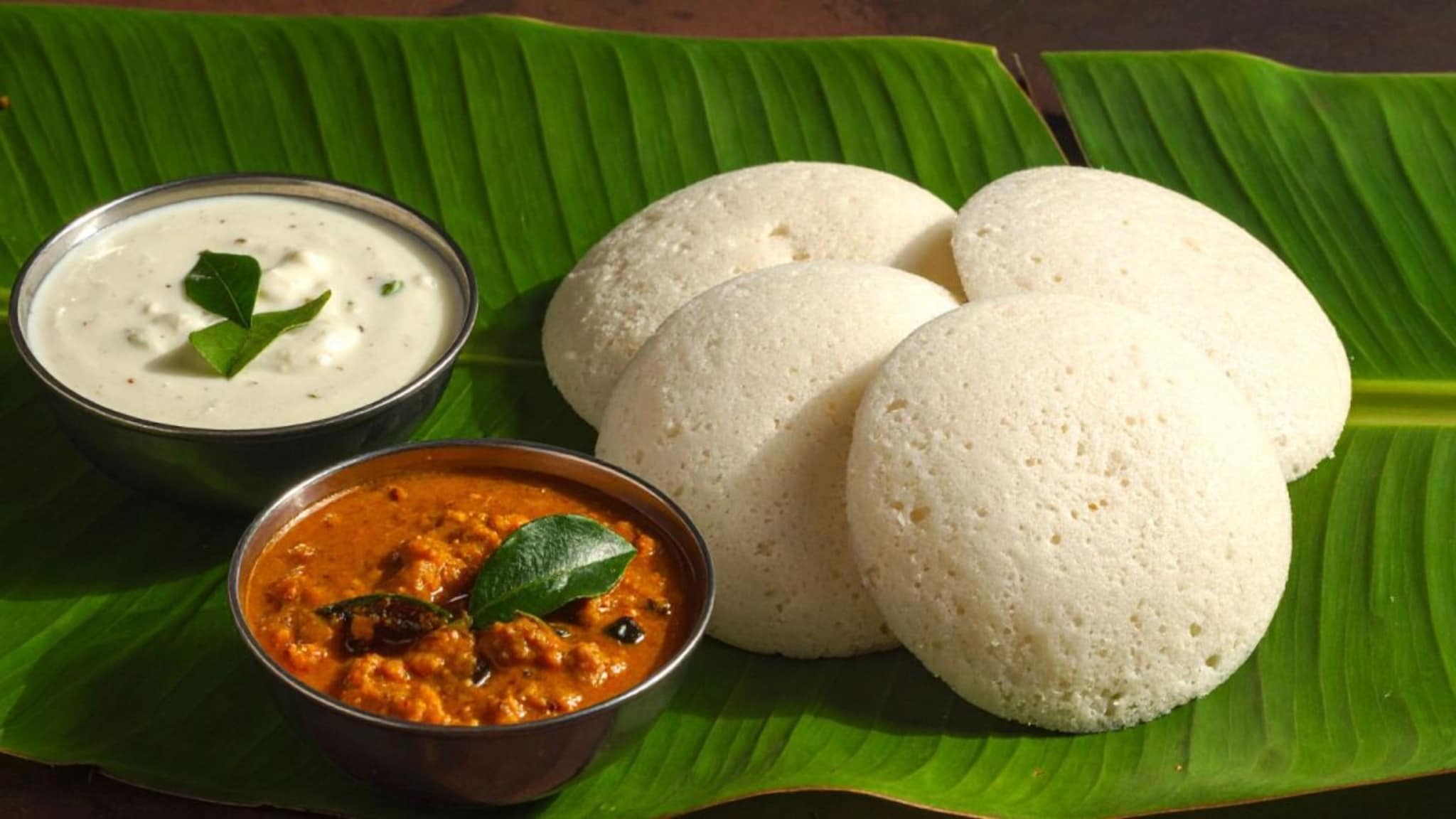 Rava idli vs Rice idli : रवा की तांदूळ इडली कोणती आरोग्यासाठी चांगली? 99 टक्के गृहिणी इथेच गोंधळतात