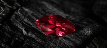 सावधान! 'या' लोकांनी कधीच वापरू नये माणिक, शरीरावर असतील 'अशा' खुणा तर... सावधान! 'या' लोकांनी कधीच वापरू नये माणिक, शरीरावर असतील 'अशा' खुणा तर...