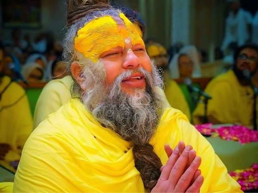 प्रेमानंद महाराजांच्या मते, मानवी शरीर ही एक अत्यंत दुर्मिळ संधी आहे. ते म्हणतात की पाप करणे सोपे आहे, परंतु त्याचे परिणाम खूप गंभीर असू शकतात. म्हणूनच, ते नेहमीच लोकांना चांगले कर्म करण्यास, सत्याचे अनुसरण करण्यास आणि देवाचे नाव जपण्यास प्रोत्साहित करतात.