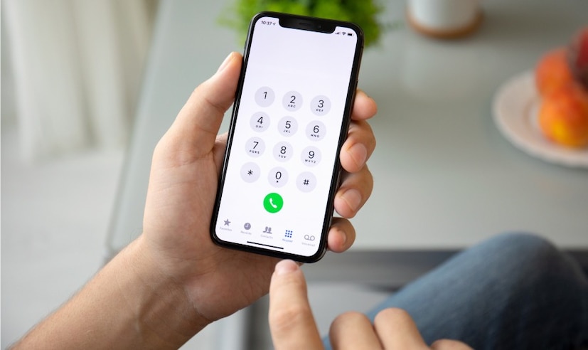 अंकशास्त्र तज्ज्ञांच्या मते, तुमचा फोन नंबर हा तुमच्या आयुष्यात महत्वाची भूमिका बजावतो. जर तुमच्या फोन नंबरमध्ये एखादा अंक दोनपेक्षा अधिकवेळा रिपीट होत असेल तर त्यामुळे तुमच्या कामात तुम्हाला चढउतार पाहायला मिळतील.