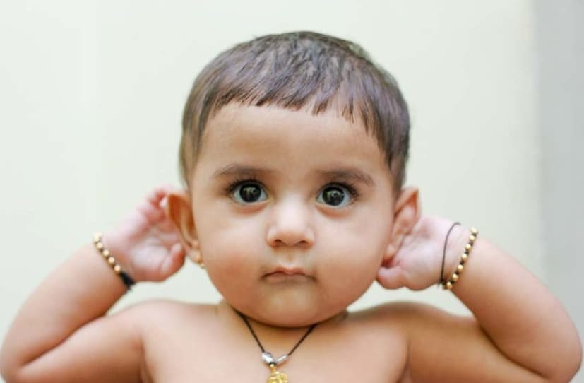 परंतु काळ बदलला आणि आता फक्त मुलींचे कान टोचले जातात. परंतु आता कान टोचणे हे एक फॅशन प्रतीक बनले आहे, जे मुली आणि मुले दोघांमध्ये खूप लोकप्रिय आहे.