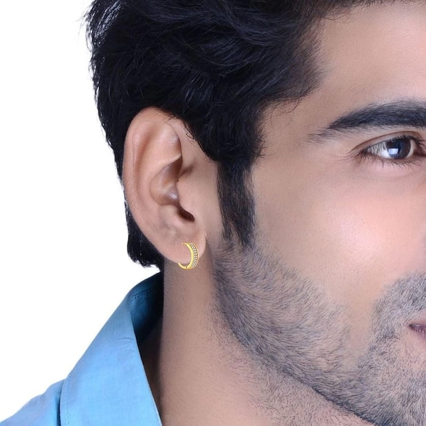 कान टोचल्याने शरीरातील आंतरिक ऊर्जा जागृत होते आणि तुमचे अग्य चक्र म्हणजेच तिसरे नेत्र देखील सक्रिय होते, जे तुम्हाला ध्यान करण्यास मदत करते. याशिवाय, कान टोचल्याने जीवनात आर्थिक समृद्धी येते.