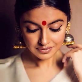 महिलांची 'ही' एक लहान चूक पडू शकते महागात, उद्ध्वस्त होऊ शकतो सुखी संसार! महिलांची 'ही' एक लहान चूक पडू शकते महागात, उद्ध्वस्त होऊ शकतो सुखी संसार!