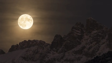 सोमवारी लाल रंग वापरणं पडू शकतं महागात, 'या' राशींच्या लोकांनी तर राहा कोसो दूर सोमवारी लाल रंग वापरणं पडू शकतं महागात, 'या' राशींच्या लोकांनी तर राहा कोसो दूर