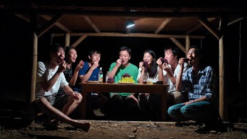 12 Grapes Theary : 31 डिसेंबरच्या रात्री चुकूनही खाऊ नका द्राक्ष,  नाहीतर...; सोशल मीडियावरील व्हायरल ट्रेंड फॉलो करण्याआधी हे पाहा |  लाइफस्टाईल - News18 ...