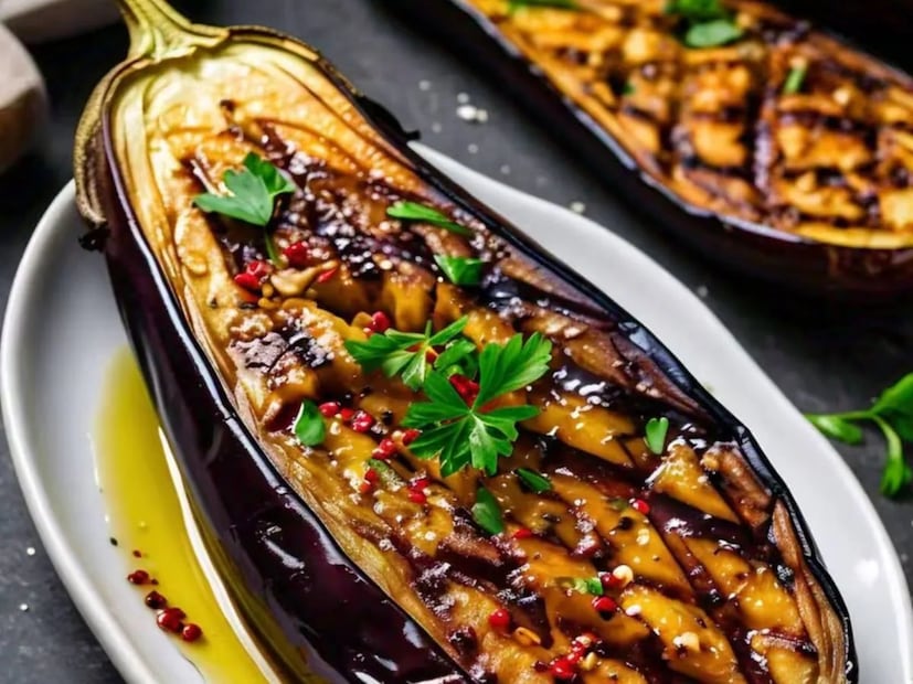 विशेषतः हिवाळ्याच्या हंगामात वांगी खाणे खूप फायदेशीर आहे. त्यात असलेले जीवनसत्त्वे आणि खनिजे रोगप्रतिकारक शक्ती वाढवतात आणि पचन सुधारतात. शिवाय, कमी कॅलरीज सामग्री आणि उच्च फायबर सामग्रीमुळे वांगी वजन कमी करण्यास देखील मदत करते, जे निरोगी जीवनशैलीसाठी आवश्यक आहे. 