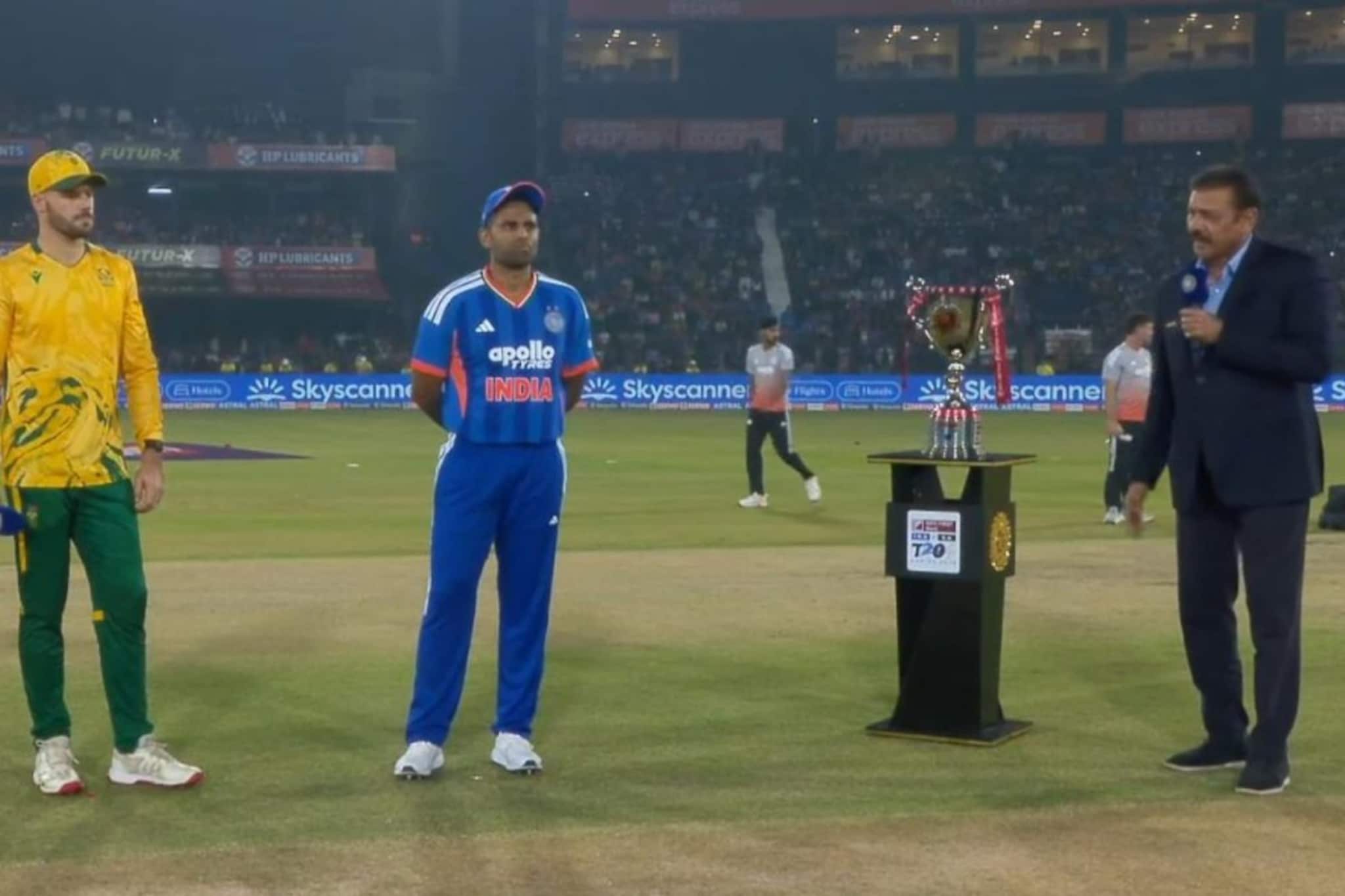 IND vs SA : रवी शास्त्रींची टॉसवेळी गलती से मिस्टेक, कॅप्टन सूर्या देखील शॉक झाल IND vs SA : रवी शास्त्रींची टॉसवेळी गलती से मिस्टेक, कॅप्टन सूर्या देखील शॉक झाल