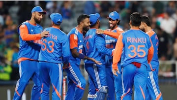 IND vs SA : बुमराहने रेकॉर्ड केला, पण चर्चा अर्शदिपचीच, नेमकं काय घडलं? IND vs SA : बुमराहने रेकॉर्ड केला, पण चर्चा अर्शदिपचीच, नेमकं काय घडलं?