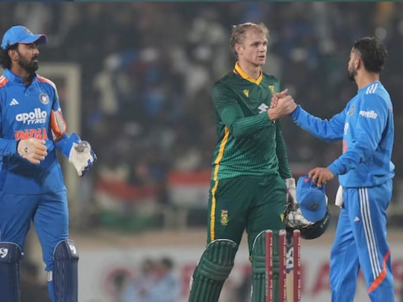 रायपूरच्या मैदानावर टीम इंडियाचा लाजिरवाणा पराभव झाला आहे.358 इतकी बलाढ्य धावसंख्या उभारून देखील साऊथ आफ्रिकेने हे भलं मोठं लक्ष्य गाठत 4 विकेटसने हा सामना जिंकला आहे. रायपूरच्या मैदानावर टीम इंडियाचा लाजिरवाणा पराभव झाला आहे.358 इतकी बलाढ्य धावसंख्या उभारून देखील साऊथ आफ्रिकेने हे भलं मोठं लक्ष्य गाठत 4 विकेटसने हा सामना जिंकला आहे.