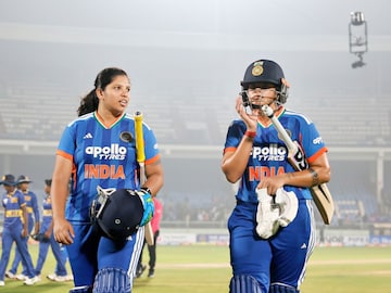 लेडी सेहवागने अख्खी मॅच फिरवली, 202 च्या स्ट्राईक रेटने धावा, 65 बॉलमध्ये मॅच जि लेडी सेहवागने अख्खी मॅच फिरवली, 202 च्या स्ट्राईक रेटने धावा, 65 बॉलमध्ये मॅच जि