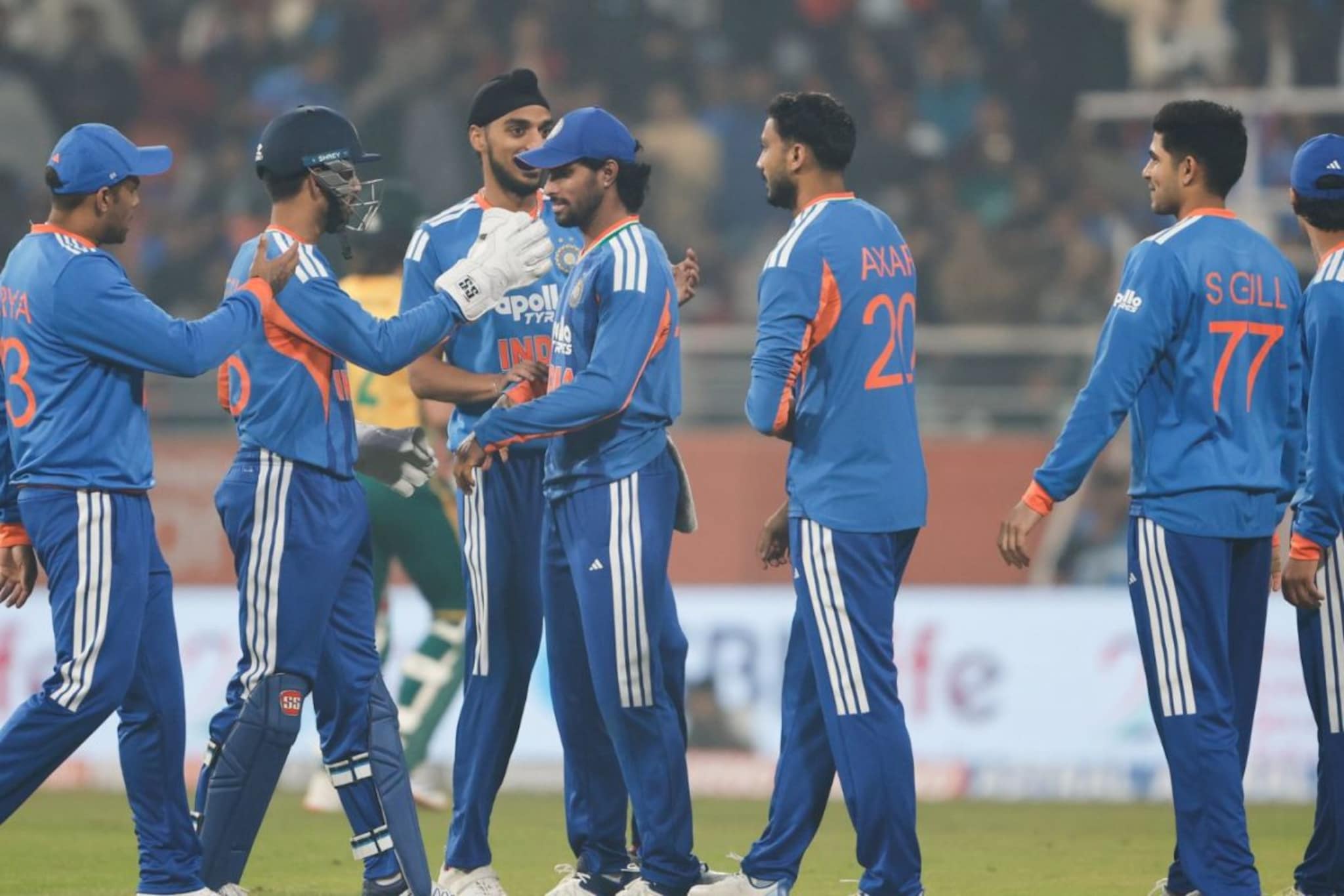 चौथ्या T20 आधी टीम इंडियाला मोठा धक्का, मॅच विनर पूर्ण सीरिजमधून बाहेर! चौथ्या T20 आधी टीम इंडियाला मोठा धक्का, मॅच विनर पूर्ण सीरिजमधून बाहेर!