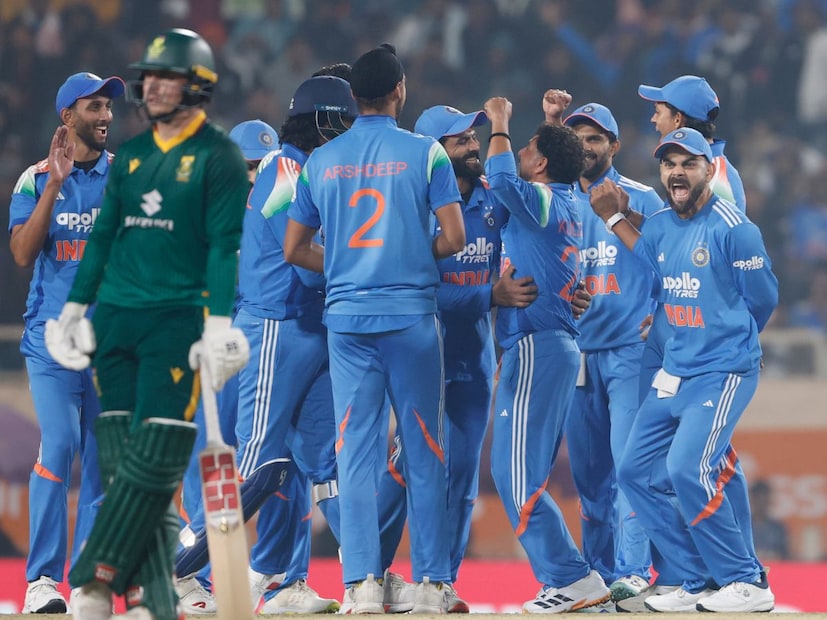 वनडे सीरिजमध्ये लागोपाठ 2 सामन्यांमध्ये शतकं आणि तिसऱ्या सामन्यात अर्धशतक करणाऱ्या विराट कोहलीला प्लेअर ऑफ द मॅच देऊन गौरवण्यात आलं. 