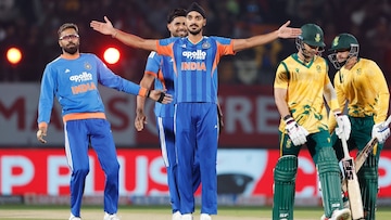 भारत-दक्षिण आफ्रिकेत कोण कुणावर भारी? T20 वर्ल्ड कपचे धडकी भरवणारे आकडे! भारत-दक्षिण आफ्रिकेत कोण कुणावर भारी? T20 वर्ल्ड कपचे धडकी भरवणारे आकडे!