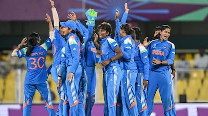 श्रीलंकेविरुद्धच्या T20 सीरिजसाठी टीम इंडियाची घोषणा, BCCI ने जाहीर केली 15 खेळाडूंची लिस्ट! श्रीलंकेविरुद्धच्या T20 सीरिजसाठी टीम इंडियाची घोषणा, BCCI ने जाहीर केली 15 खेळाडूंची लिस्ट!