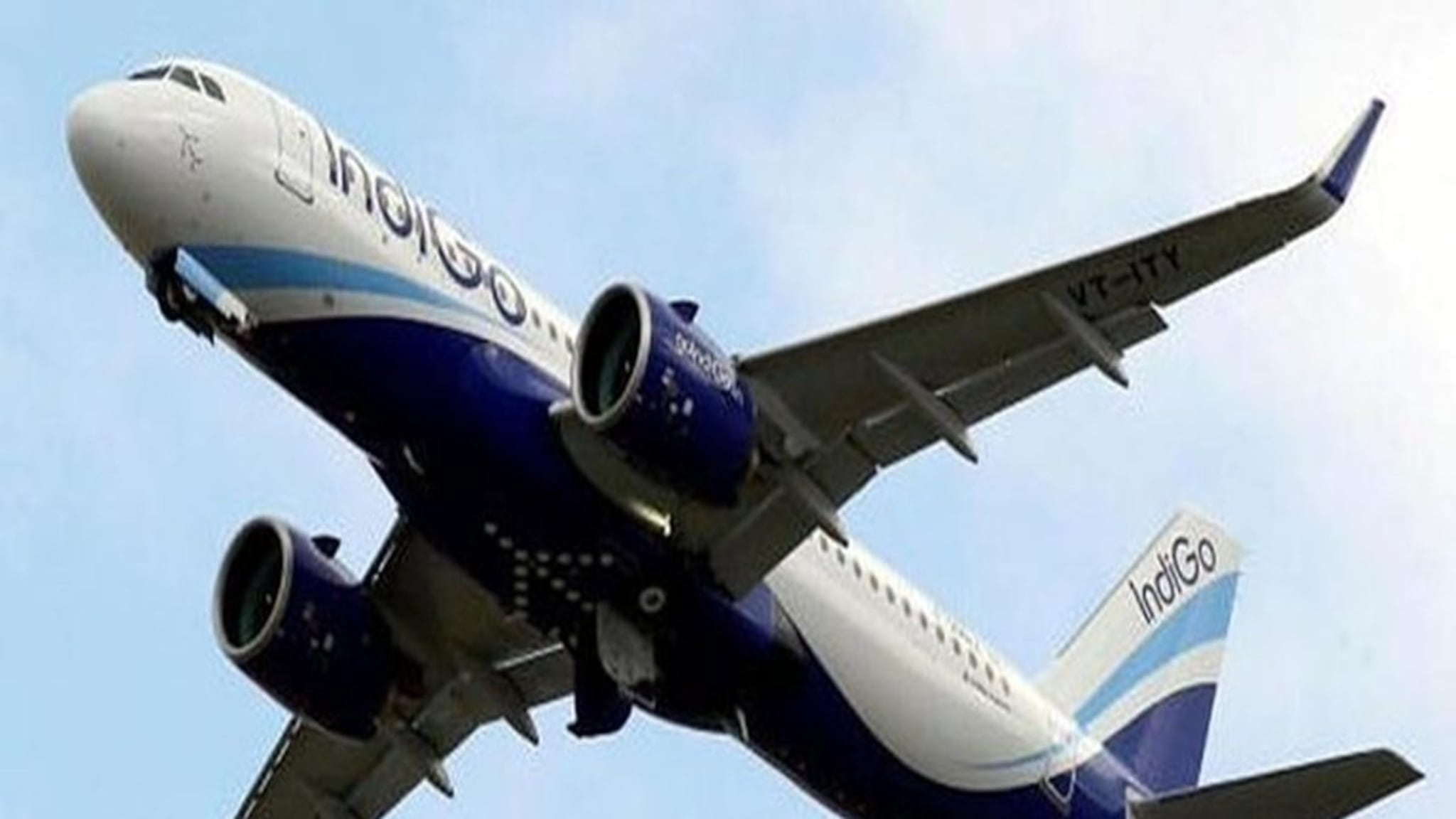 Flight emergency landing: विमानात बॉम्ब....180 प्रवासी अन् 6 क्रू मेंबर्स, 35000 फूटावर प्रवाशांच्या पोटात गोळा, इमर्जन्सी लॅण्डिंग