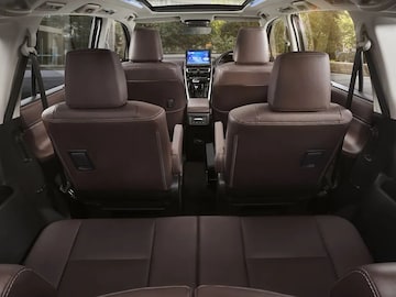 Toyota फक्त नाव पुरे! एकदा टाकी फुल केली की 1200 किमी मायलेज, किंमत आणि फिचर्स Toyota फक्त नाव पुरे! एकदा टाकी फुल केली की 1200 किमी मायलेज, किंमत आणि फिचर्स