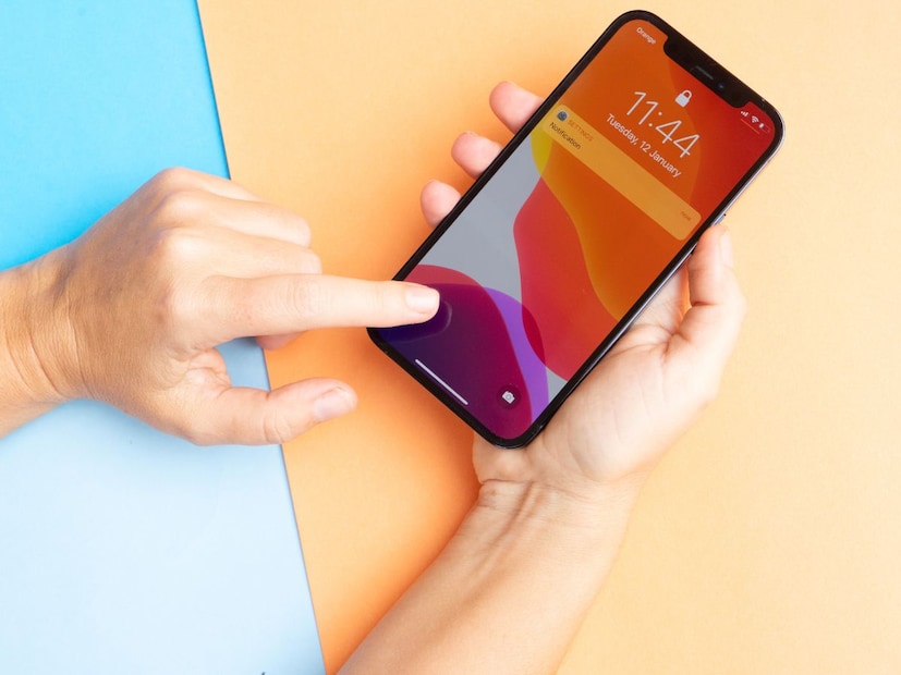 सध्याच्या डिजिटल जगात, आपण सर्वजण स्मार्टफोनवर खूप अवलंबून आहोत. सकाळी उठल्यापासून रात्री झोपेपर्यंत आपण काही ना काहीतरी पाहातच असतो, सर्च करत असतो, आपल्याला पडलेले प्रश्न आणि उत्तरं आपण शोधत असतो. वेगवेगळे ऍप्स कामासाठी वापरतो. यासाठी आपण सर्वात जास्त फोनमध्ये वापरतो ते म्हणजे गुगल सर्च किंवा गुगल क्रोम. सध्याच्या डिजिटल जगात, आपण सर्वजण स्मार्टफोनवर खूप अवलंबून आहोत. सकाळी उठल्यापासून रात्री झोपेपर्यंत आपण काही ना काहीतरी पाहातच असतो, सर्च करत असतो, आपल्याला पडलेले प्रश्न आणि उत्तरं आपण शोधत असतो. वेगवेगळे ऍप्स कामासाठी वापरतो. यासाठी आपण सर्वात जास्त फोनमध्ये वापरतो ते म्हणजे गुगल सर्च किंवा गुगल क्रोम.