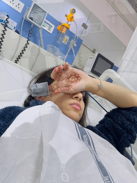 चाहत्यांनी कमेंट्स करत जान्हवीबद्दल काळजी व्यक्त केली आहे. सगळ्यांनी तिला काळजी घे असा सल्ला दिला आहे. हॉर्ट इमोजी शेअर करत जान्हवीवर प्रेमही व्यक्त केलं आहे. 