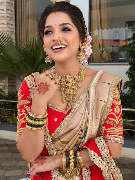 सूरजच्या लग्नाच जान्हवी खूप मजा केली, वरातीत जीव ओतून नाचली आणि लग्न लावून घरी जाताच जान्हवी आजारी पडली. 