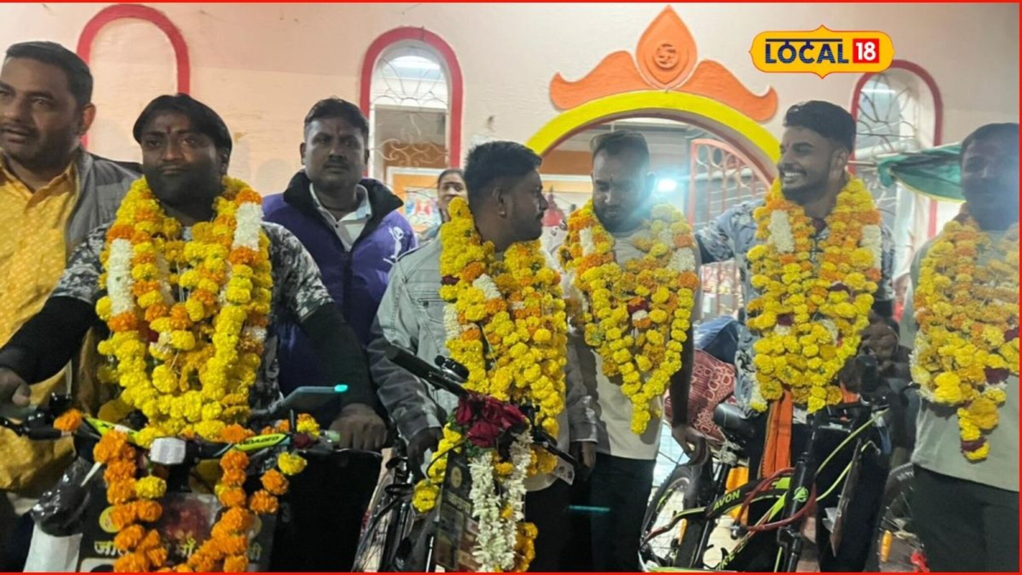 12 मित्रांचा अनोखा ग्रुप, तब्बल 2500 किमीचा प्रवास करत जाणार वैष्णोदेवी, Video