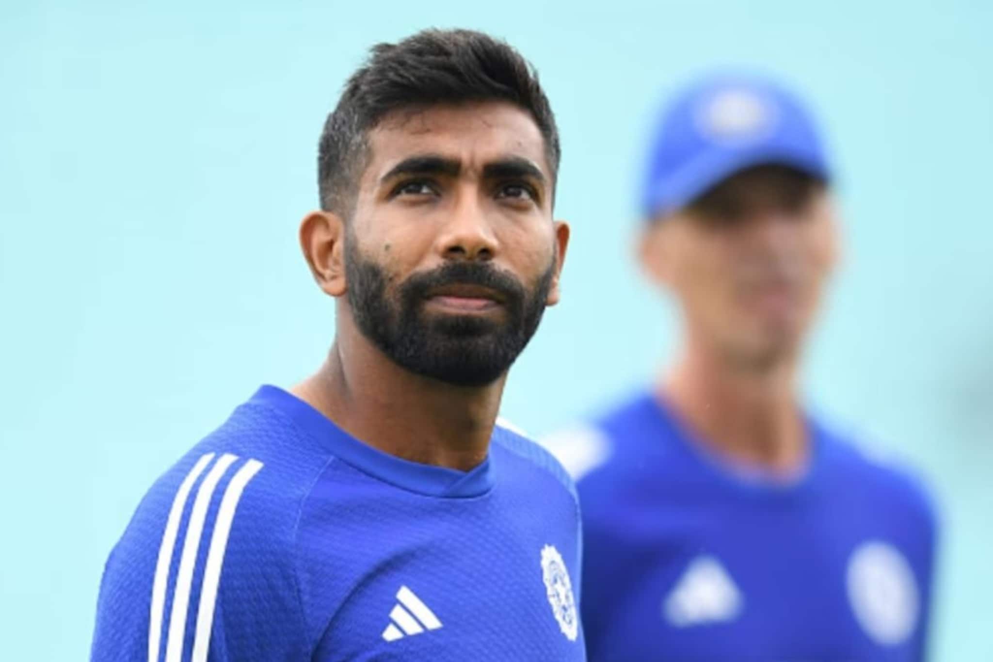 धर्मशालामधून निघाला, तडकाफडकी मुंबईत आला, बुमराहने का सोडली टीम इंडियाची साथ? धर्मशालामधून निघाला, तडकाफडकी मुंबईत आला, बुमराहने का सोडली टीम इंडियाची साथ?