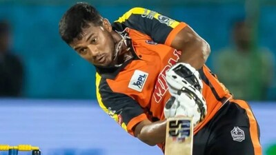 बेस प्राईजपेक्षा 4633 टक्के जास्त पैसे, CSK च्या बोलीने ऑक्शन टेबलवर खळबळ, कोण आहे कार्तिक शर्मा?