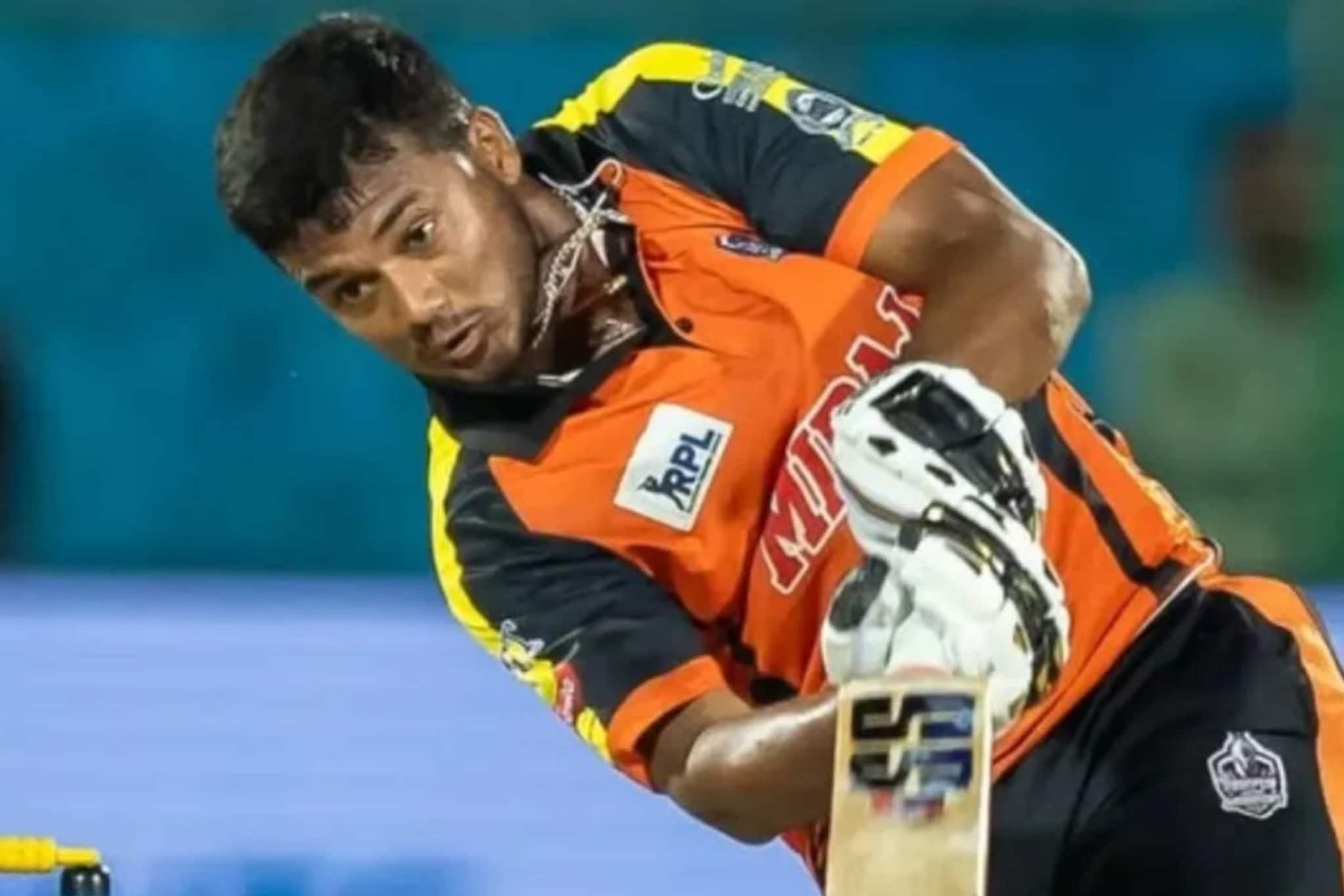 बेस प्राईजपेक्षा 4633 टक्के जास्त पैसे, CSK च्या बोलीने खळबळ, कोण आहे कार्तिक? बेस प्राईजपेक्षा 4633 टक्के जास्त पैसे, CSK च्या बोलीने खळबळ, कोण आहे कार्तिक?