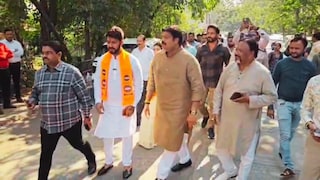 कल्याण-डोंबिवलीमध्ये 'इंजिन' यार्डातून सुटलं, मनसे उमेदवाराने भरला पहिला फॉर्म! कल्याण-डोंबिवलीमध्ये 'इंजिन' यार्डातून सुटलं, मनसे उमेदवाराने भरला पहिला फॉर्म!