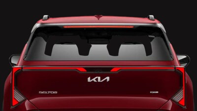 दक्षिण कोरियन कंपनी किया मोटर्स इंडियानेही आता आपली लोकप्रिय Kia Seltos 2025 लाँच केली आहे. जवळपास ६ वर्षांनंतर Kia Seltos चा नवीन अवतार कंपनीने आणला आहे. हाय टेक डिझाइन, लेव्हल-2 ADAS सेफ्टी आणि दमदार इंजिनचा ऑप्शन दिला आहे.
