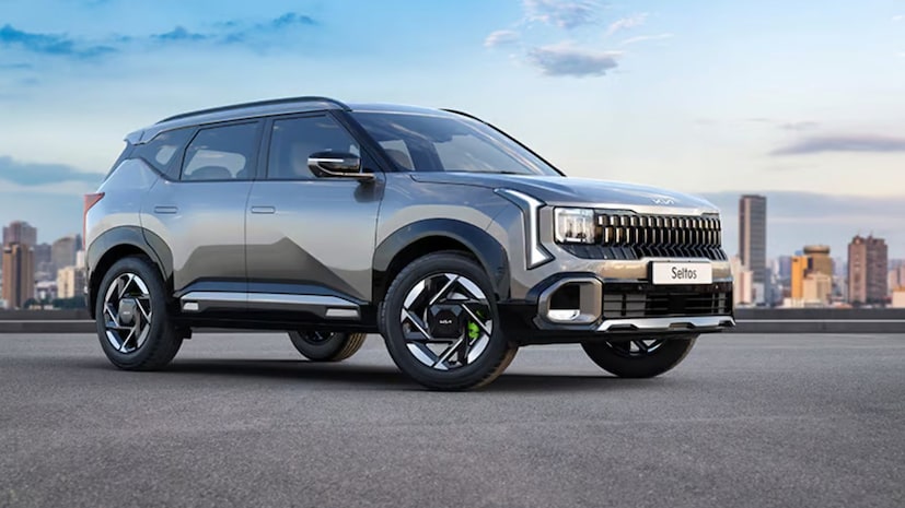 Kia Seltos 2025 मध्ये 18-इंचाचे क्रिस्टल कट अलॉय व्हिल्स दिले आहेत. जे नियॉन ब्रेक कॅलिपर्ससह येतात. सोबतच इंटिग्रेटेड रिअर स्पॉयलर, हिडन रिअर वायपर आणि ऑटोमॅटिक फ्लश डोर हॅडल्स सारखे फिचर्स दिले आहेत.
