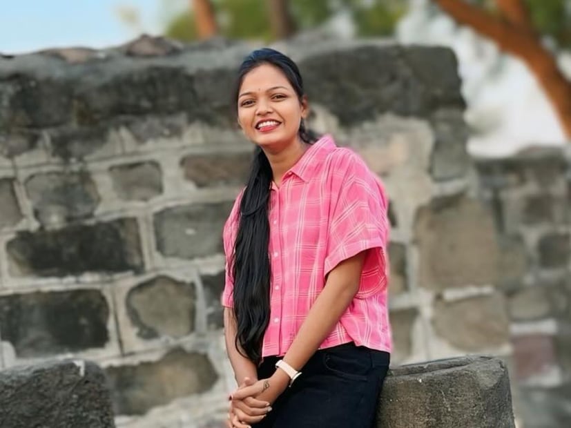 गमंत म्हणजे, इंस्टाग्रामवर  कोमलचे तब्बल ५० हजार फॉलोअर्स असून, ‘ग्लॅमरस रीलस्टार’ म्हणून तिची ओळख होती. या प्रकरणाचा उगम पाथर्डीतील अलका मुकुंद पालवे यांचे दागिने बस प्रवासात चोरीला गेल्यानंतर झाला.