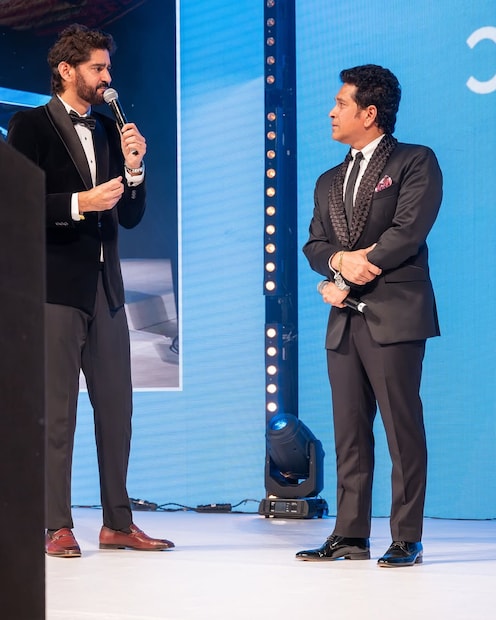 गौरव कपूरचे उत्पन्न केवळ टेलिव्हिजन होस्टिंगवर अवलंबून नाही, तर तो एक अतिशय यशस्वी डिजिटल कंटेंट क्रिएटर आणि यूट्यूबर आहे. 'ब्रेकफास्ट विथ चॅम्पियन्स' (BWC) या शोमुळे त्याला सर्वाधिक लोकप्रियता मिळाली. या शोमध्ये तो क्रिकेटर्स आणि आंतरराष्ट्रीय खेळाडूंशी अनौपचारिकपणे गप्पा मारतो. या शोच्या अफाट यशामुळे त्याच्या उत्पन्नामध्ये मोठी वाढ झाली.