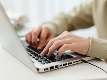 तुमच्या लॅपटॉपमध्येही आहे ‘Free’ Antivirus! व्हायरसपासून बचावासाठी असा करा वापर तुमच्या लॅपटॉपमध्येही आहे ‘Free’ Antivirus! व्हायरसपासून बचावासाठी असा करा वापर