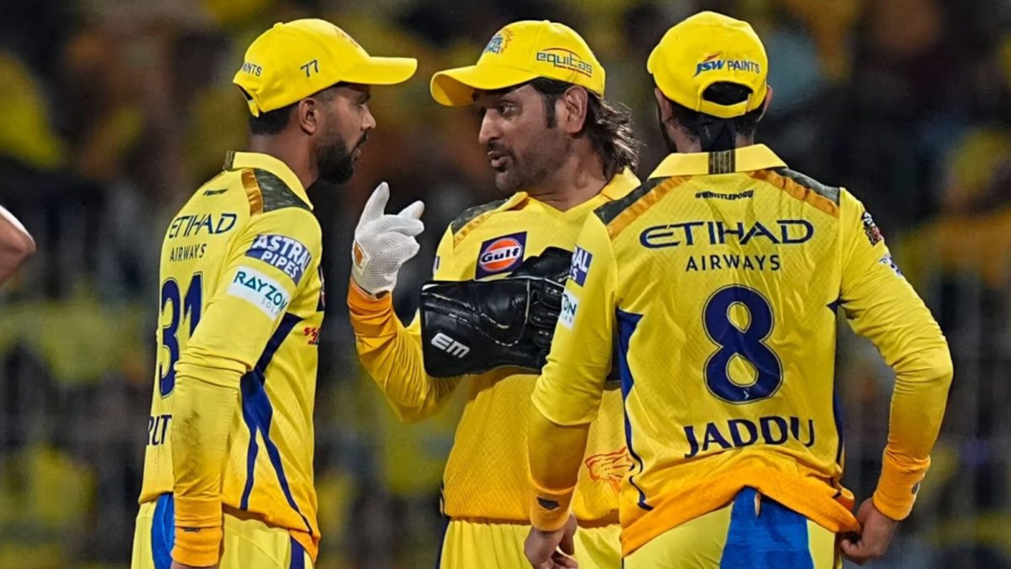 IPL Auction 2026 : धोनीच्या CSKने पाण्यासारखा पैसा ओतला,12 मिनिटात 29 कोटी उडवले, अनकॅप खेळाडूंवर लावला जुगार