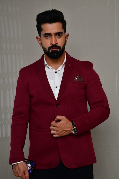 नुपूर आणि मल्हारचं जग जरी वेगळं असलं एकमेकांच्या साथीने ते प्रवास कसा करतात याची गोष्ट म्हणजे तुझ्या सोबतीने ही मालिका. एतशा संझगिरी आणि अजिंक्य ननावरे ही नवी जोडी या मालिकेतून प्रेक्षकांच्या भेटीला येत आहे.