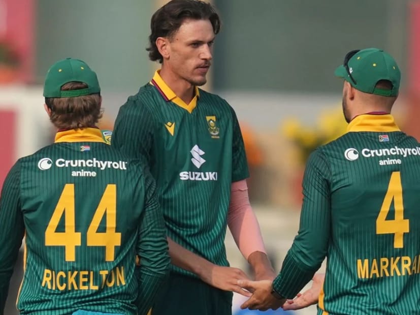 मार्को यानसेन साऊथ अफ्रिकेसाठी हुकमी एक्का ठरतोय. भारताविरुद्धच्या दुसऱ्या कसोटी सामन्यात 93 धावांची धमाकेदार खेळी केली आणि 7 विकेट्स घेतल्या, ज्यामुळे त्याला सामनावीराचा पुरस्कार मिळाला. तसेच पहिल्या वनडेमध्ये त्याने नाकात दम केला होता.