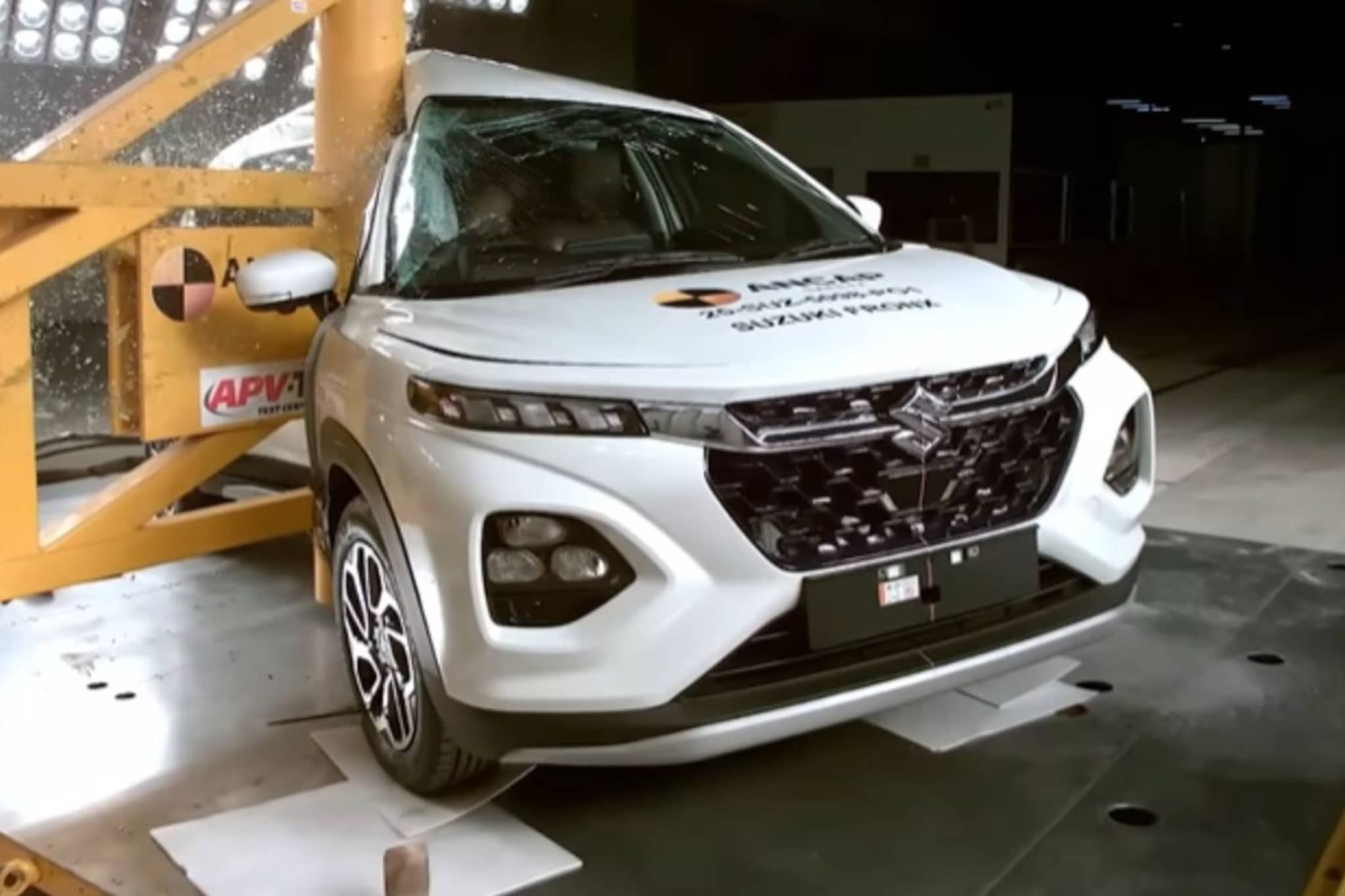 दिसायला देखणी अन्...Maruti  Suzuki Fronx ला सेफ्टीमध्ये फक्त 1 रेटिंग