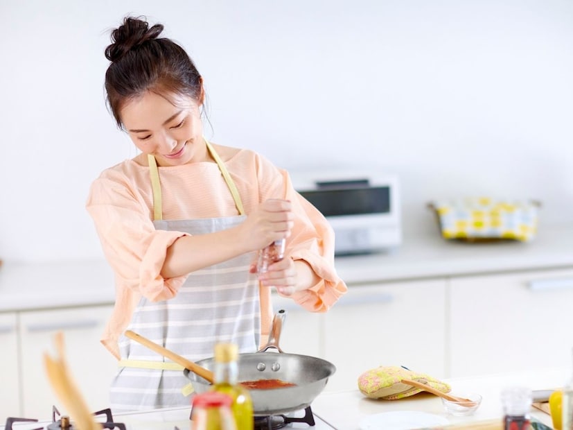 घरातील गृहिणी आणि कामावर जाणाऱ्या स्त्रिया असोत पण प्रत्येकीला मुलांसाठी किंवा नवऱ्यासाठी नाष्टा हा बनवावाच लागतो. आणि दररोज सकाळी नाश्त्याला काय बनवायचं हा प्रश्न सगळ्यांनाच सतावत असतो. कधी-कधी आदल्या दिवशीच्या पदार्थ उरतो आणि तो पुन्हा खायला कंटाळा येतो अशावेळी त्याला कोणी खायला मागत नाही, मग त्याचं करायचं काय असा प्रश्न ही गृहिणींसमोर उभा रहातो कारण अन्न वाया घालवणं त्यांना पटत नाही. घरातील गृहिणी आणि कामावर जाणाऱ्या स्त्रिया असोत पण प्रत्येकीला मुलांसाठी किंवा नवऱ्यासाठी नाष्टा हा बनवावाच लागतो. आणि दररोज सकाळी नाश्त्याला काय बनवायचं हा प्रश्न सगळ्यांनाच सतावत असतो. कधी-कधी आदल्या दिवशीच्या पदार्थ उरतो आणि तो पुन्हा खायला कंटाळा येतो अशावेळी त्याला कोणी खायला मागत नाही, मग त्याचं करायचं काय असा प्रश्न ही गृहिणींसमोर उभा रहातो कारण अन्न वाया घालवणं त्यांना पटत नाही.