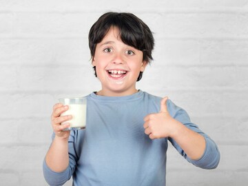 रेफ्रिजरेटरमध्ये साठवलेले पॅकेटचे दूध एक्सपायरी डेटनंतर वापरणं योग्य आहे का?