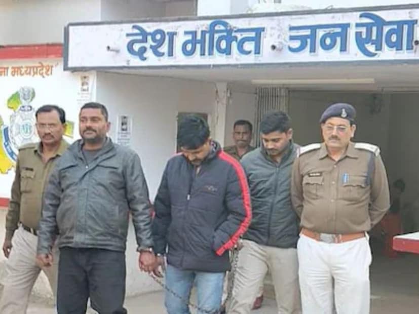 गुन्हेगारीसाठी वापरण्यात आलेले वाहन फरार आरोपी शैलेंद्र सिंग राजावतचे असल्याचेही पोलिसांनी सांगितले आहे.