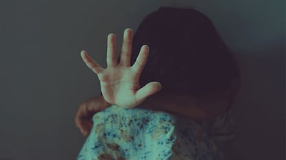 मुंबई हादरली, कोल्डड्रिंक्समधून दिलं गुंगीचं औषध, नराधमाचे 10 मुलींवर अमानुष अत्याचार मुंबई हादरली, कोल्डड्रिंक्समधून दिलं गुंगीचं औषध, नराधमाचे 10 मुलींवर अमानुष अत्याचार