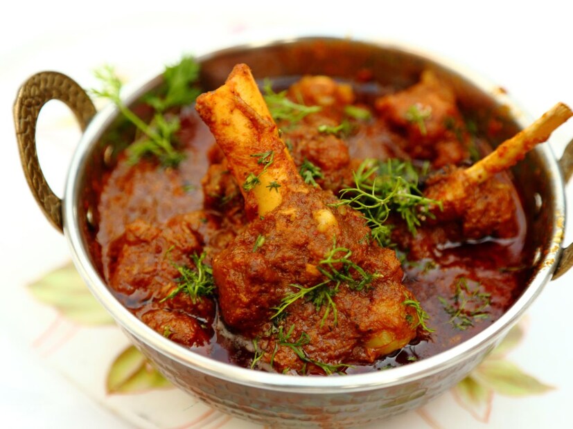 डॉ. अनूप गायकवाड आणि आयआयटी बॉम्बेमध्ये काम केलेल्या अमृता मुखर्जी यांच्या मते, उत्तम चव आणि सर्वाधिक पौष्टिकतेसाठी मटणाचे खालील भाग निवडावेतपुढचे पाय (Front Legs)
शोल्डर आणि छातीचा भाग (Shoulder and Chest)
बरगड्या (Ribs)
लिव्हर (Liver) मटण करीमध्ये लिव्हर (काही प्रमाणात) टाकल्यास त्याची चव आणि पौष्टिकता वाढते.
मांडीचा भाग (Thigh): मटण करीसाठी मांडीचा भाग सर्वोत्तम असतो, कारण यात मांस आणि हाडे यांचे प्रमाण संतुलित असते.